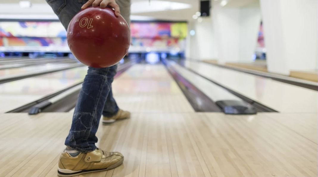Billiard establishments, public bowling-alleys and public skating rinks Billiard establishments, public bowling-alleys and public skating rinks